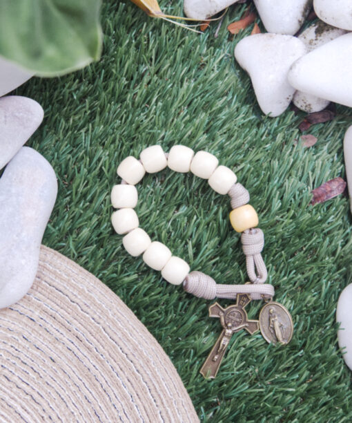 Alternative view of Wood of the Cross: Cream