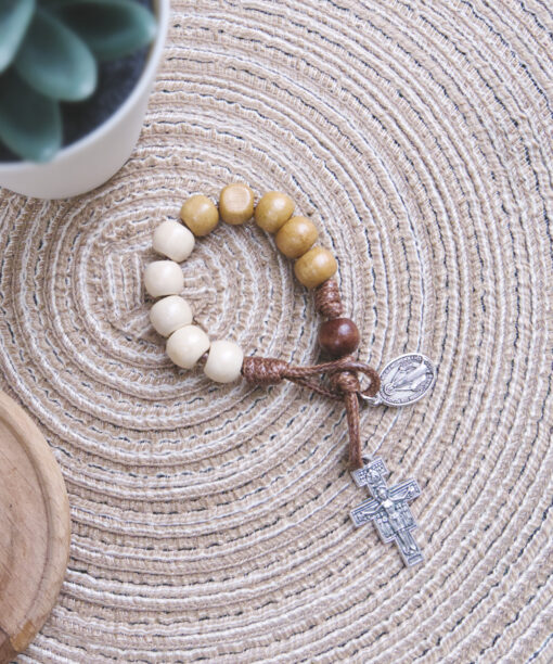 Alternative view of Wood of the Cross: Cream/Brown